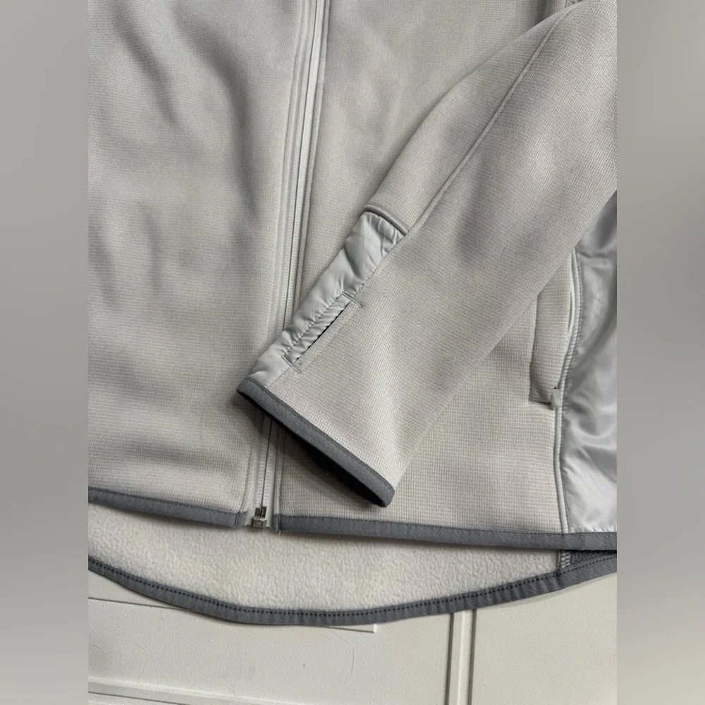Under Armour Cold Gear Storm White Light Jacket Size XS Loose - Picture 7 of 8